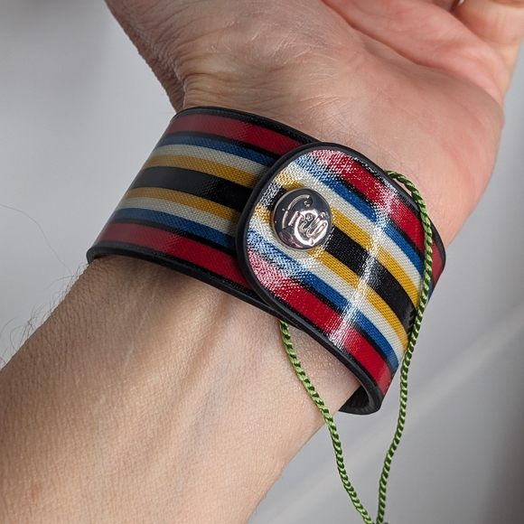 Vera Bradley NWT Candy Bracelet Barcelona stripes 8 inch red yellow blue white - Picture 4 of 12